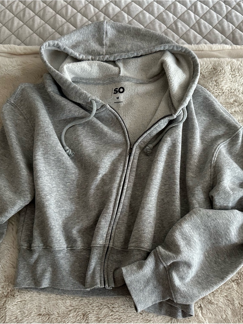 🌿 SO Light Gray Zip-Up Semi-Cropped Hooded Sweatshirt.